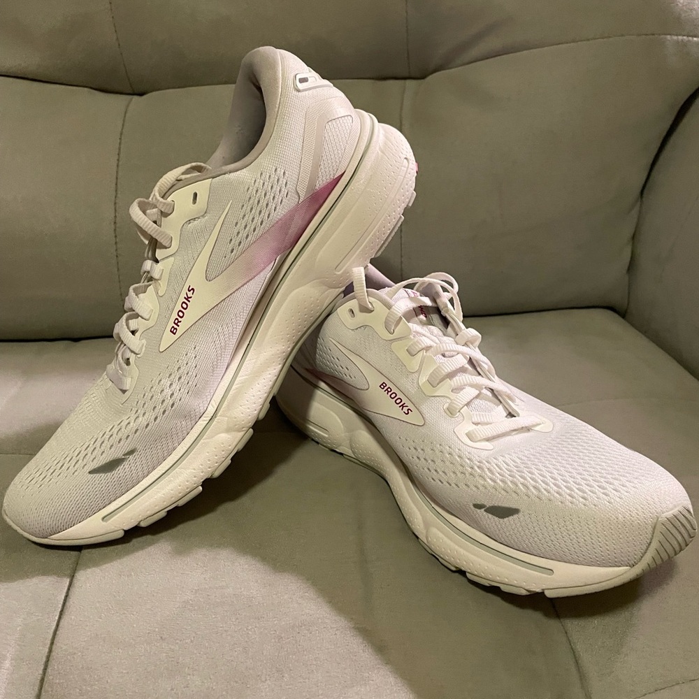 Brooks Women’s Size 10 Ghost 15 White/Pink Running Shoes
